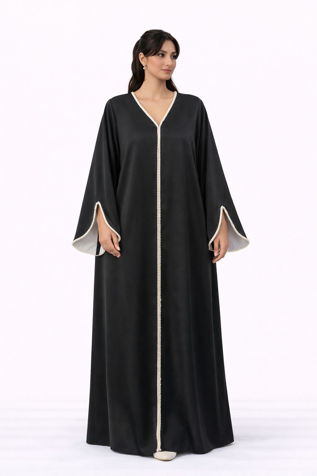 Abaya noire élégante à manches larges – Style minimaliste chic